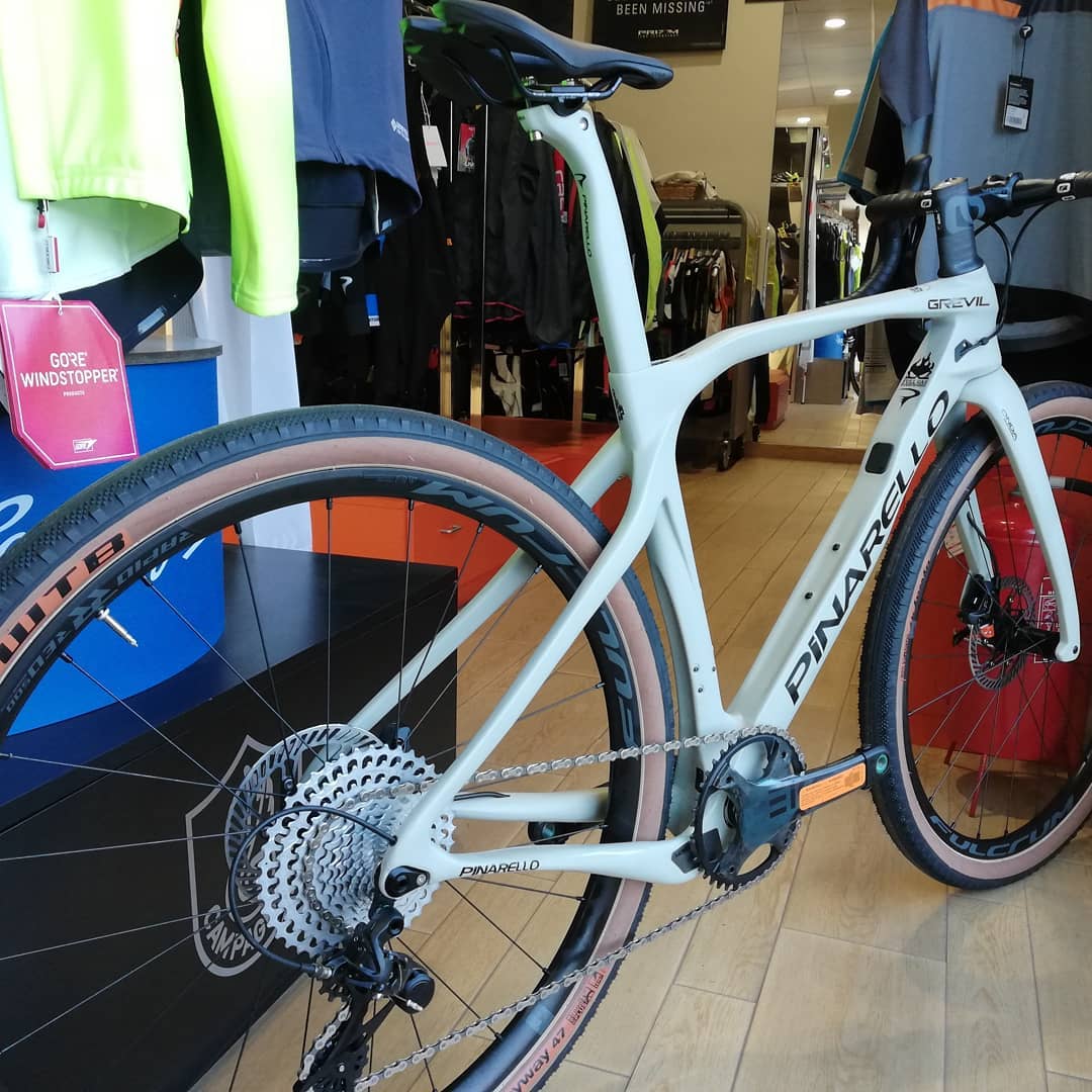 pinarello grevil campagnolo ekar